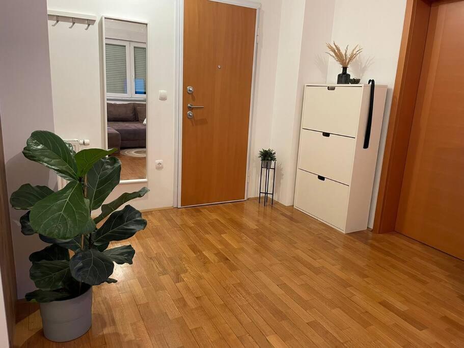 Mely Rose Apartment ลูบลิยานา ภายนอก รูปภาพ