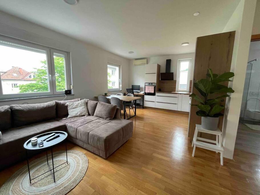 Mely Rose Apartment ลูบลิยานา ภายนอก รูปภาพ
