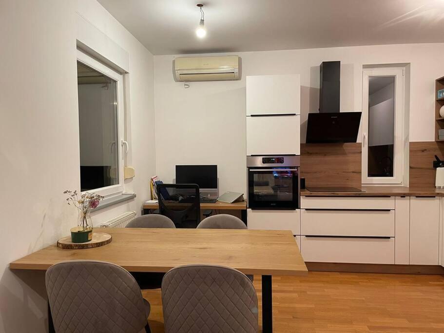 Mely Rose Apartment ลูบลิยานา ภายนอก รูปภาพ